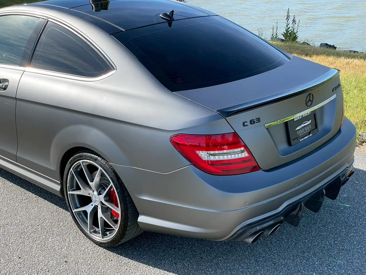 Mercedes-Benz C-Class снимка Mercedes-Benz C-Class