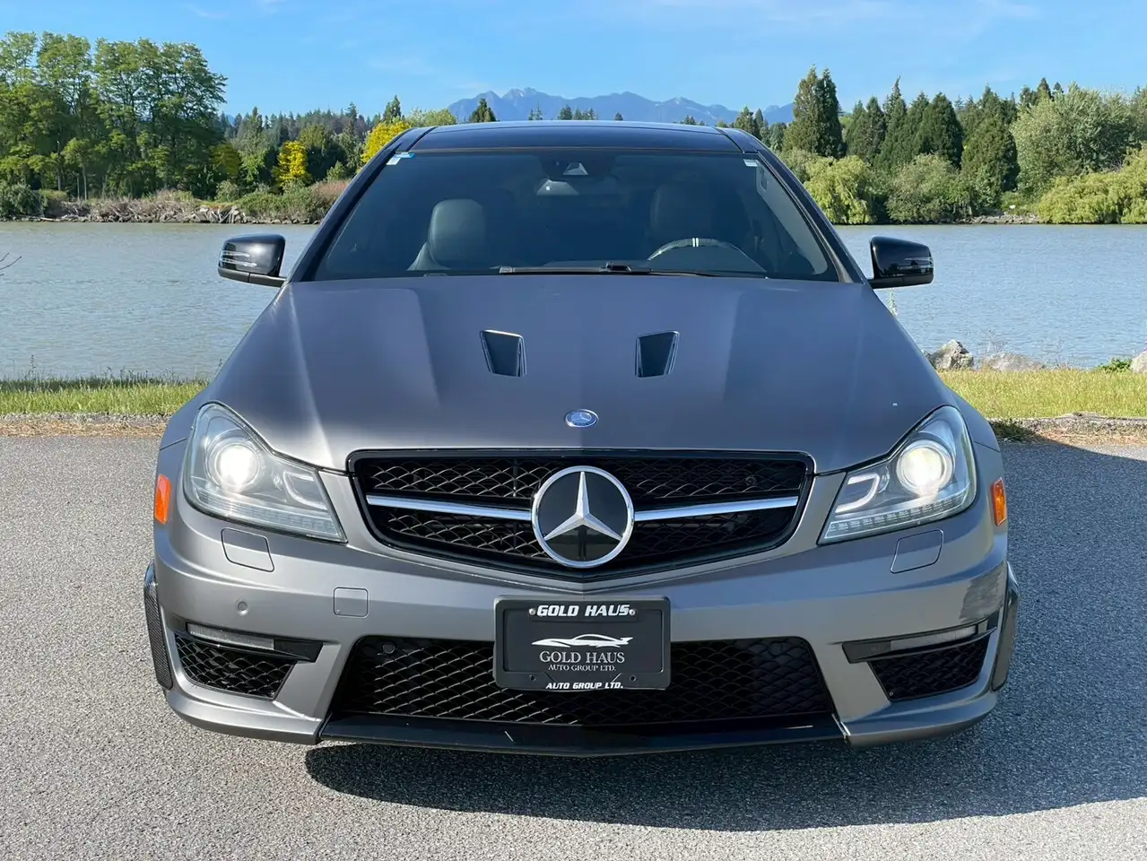 Mercedes-Benz C-Class снимка Mercedes-Benz C-Class