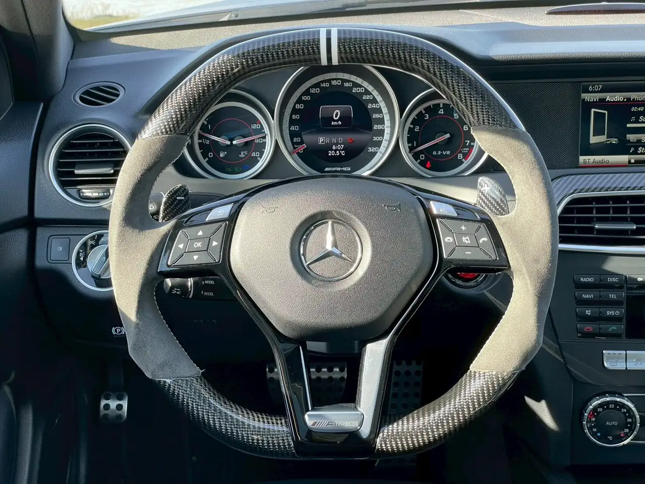 Mercedes-Benz C-Class снимка Mercedes-Benz C-Class