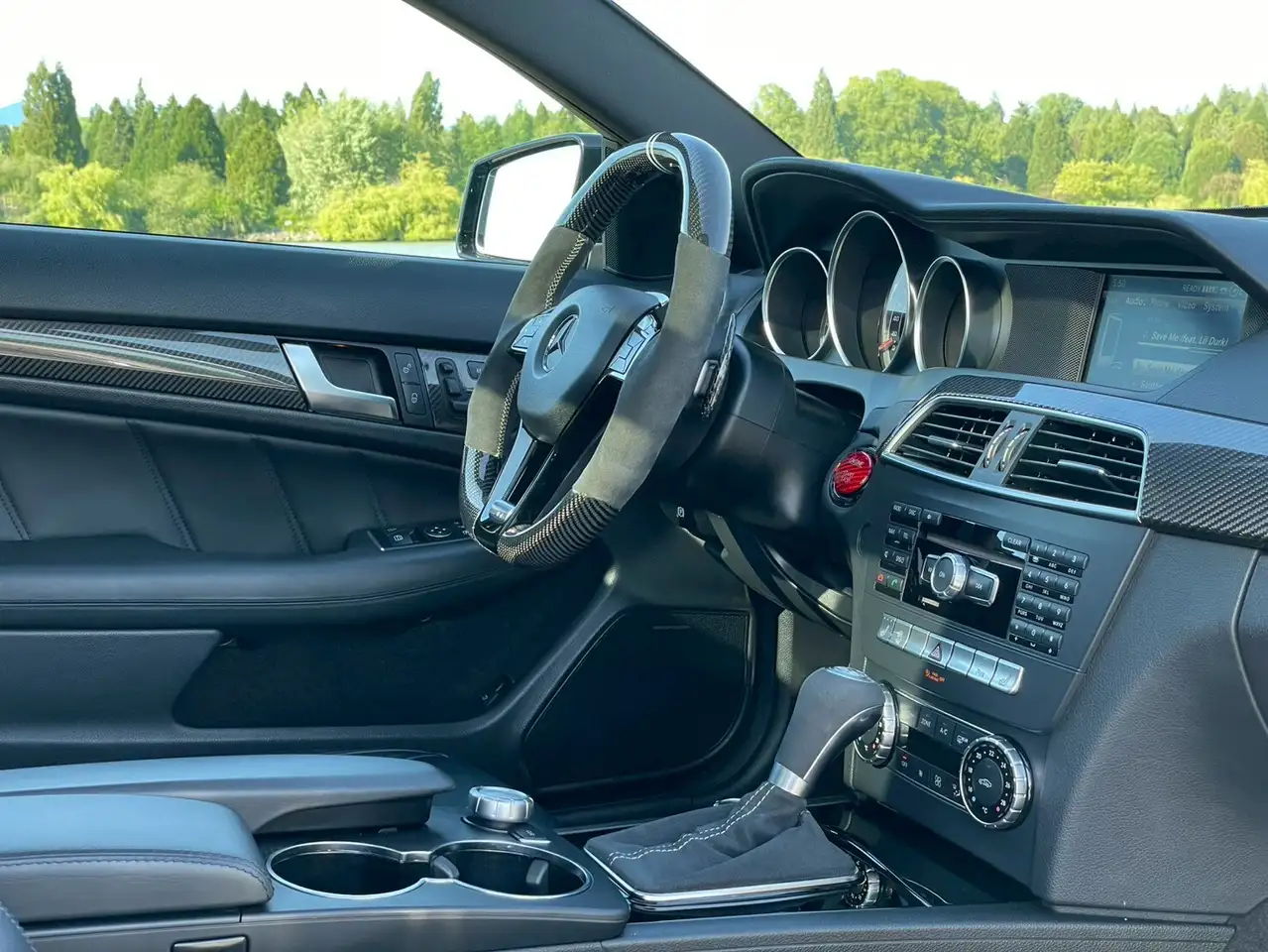 Mercedes-Benz C-Class снимка Mercedes-Benz C-Class