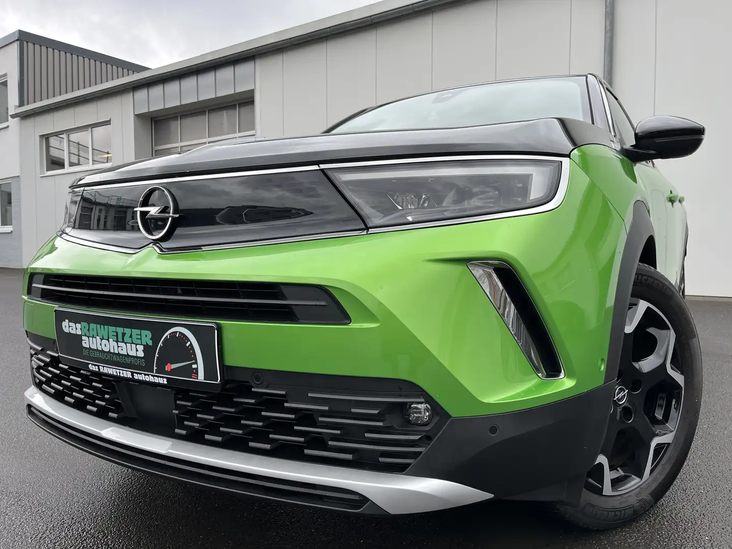 Opel Mokka-E Ultimate 96€ m. 20% Anzahlung CCS 3-Phasen LED N Grün - 1