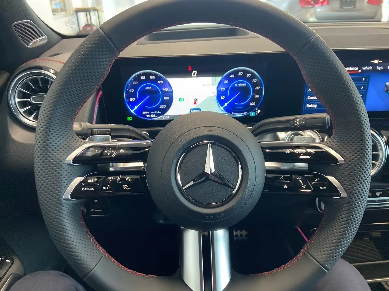 Mercedes-Benz EQB снимка Mercedes-Benz EQB
