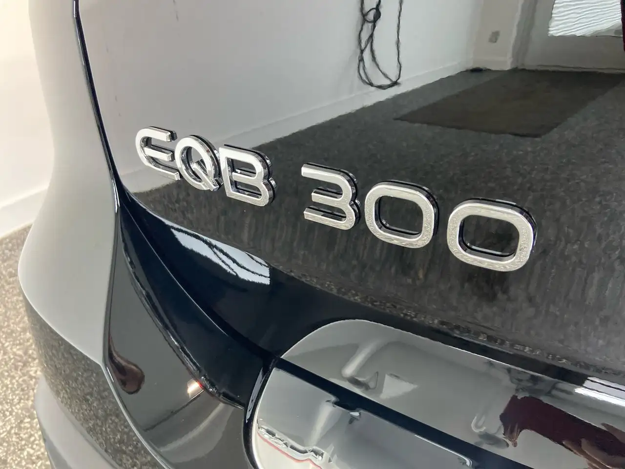 Mercedes-Benz EQB снимка Mercedes-Benz EQB