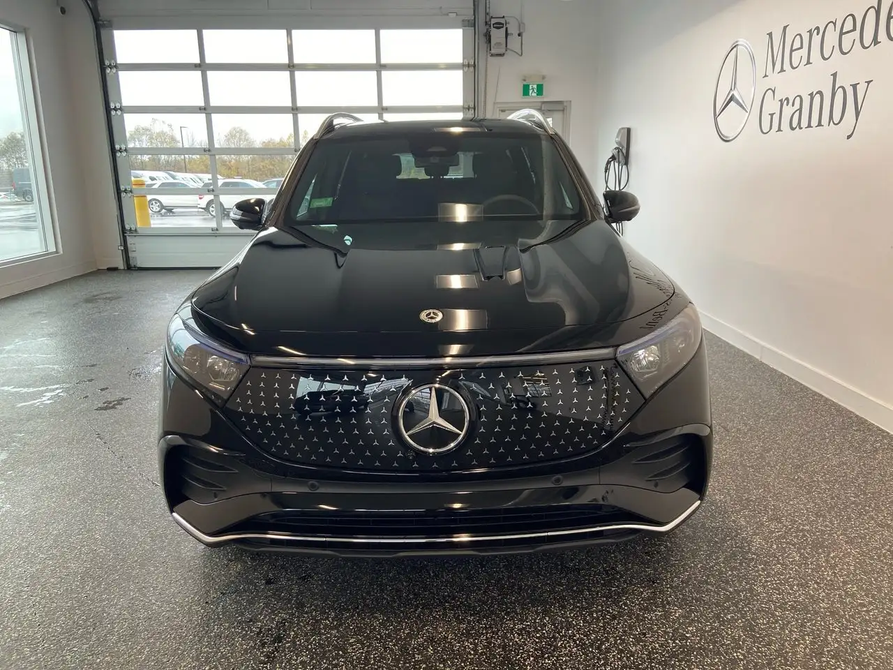 Mercedes-Benz EQB снимка Mercedes-Benz EQB