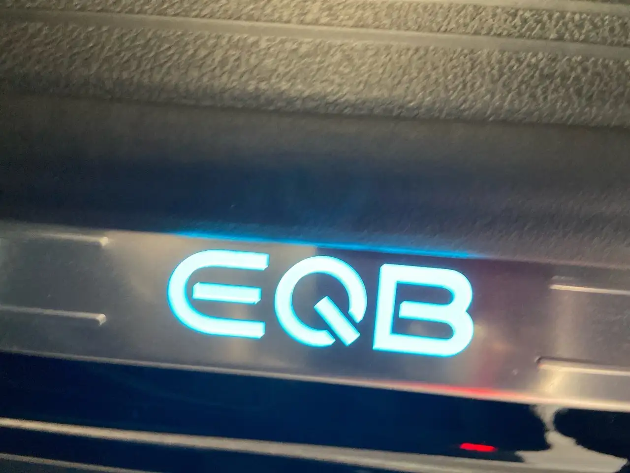 Mercedes-Benz EQB снимка Mercedes-Benz EQB