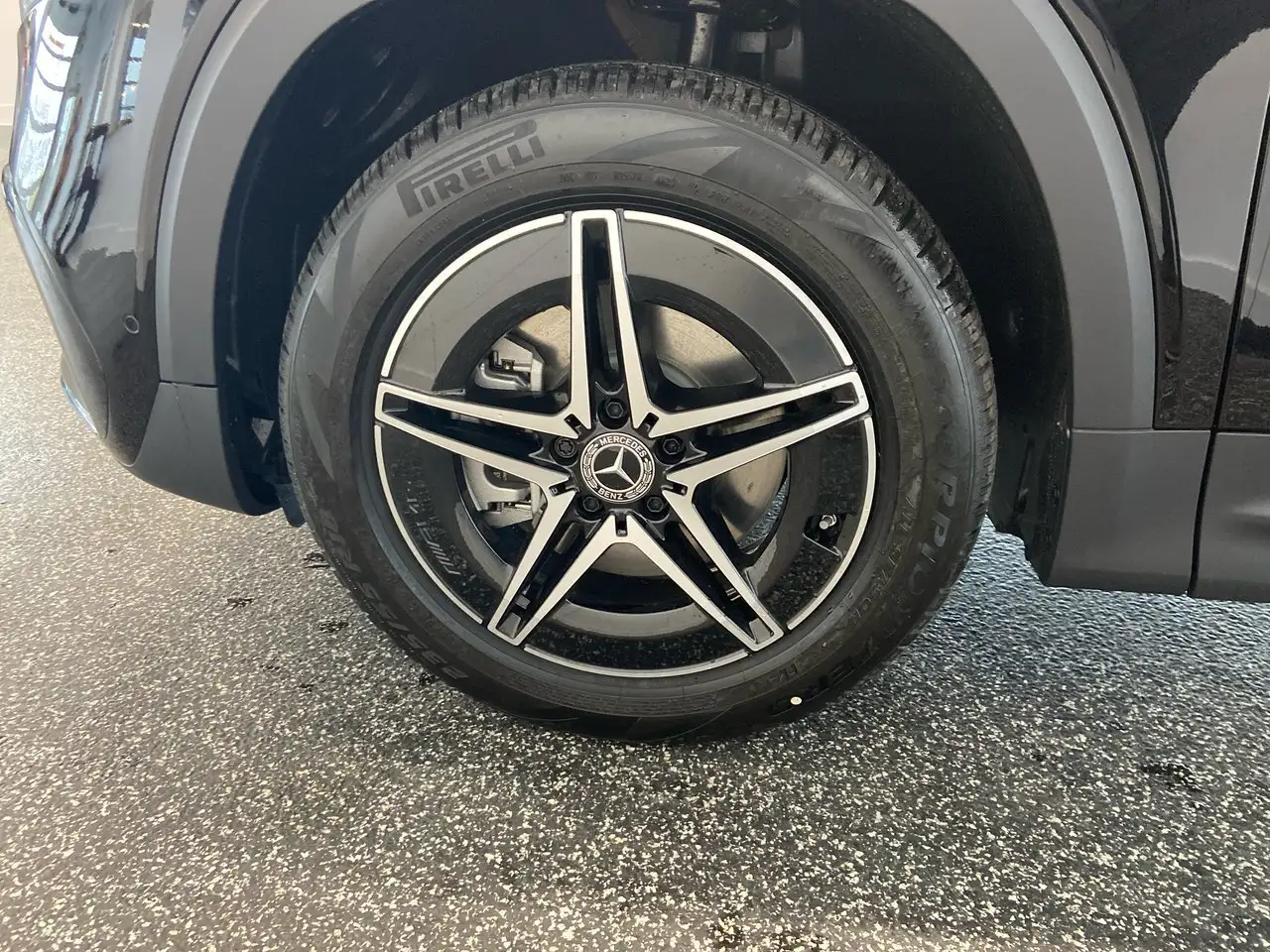 Mercedes-Benz EQB снимка Mercedes-Benz EQB