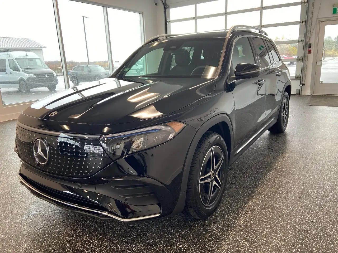 Mercedes-Benz EQB снимка Mercedes-Benz EQB