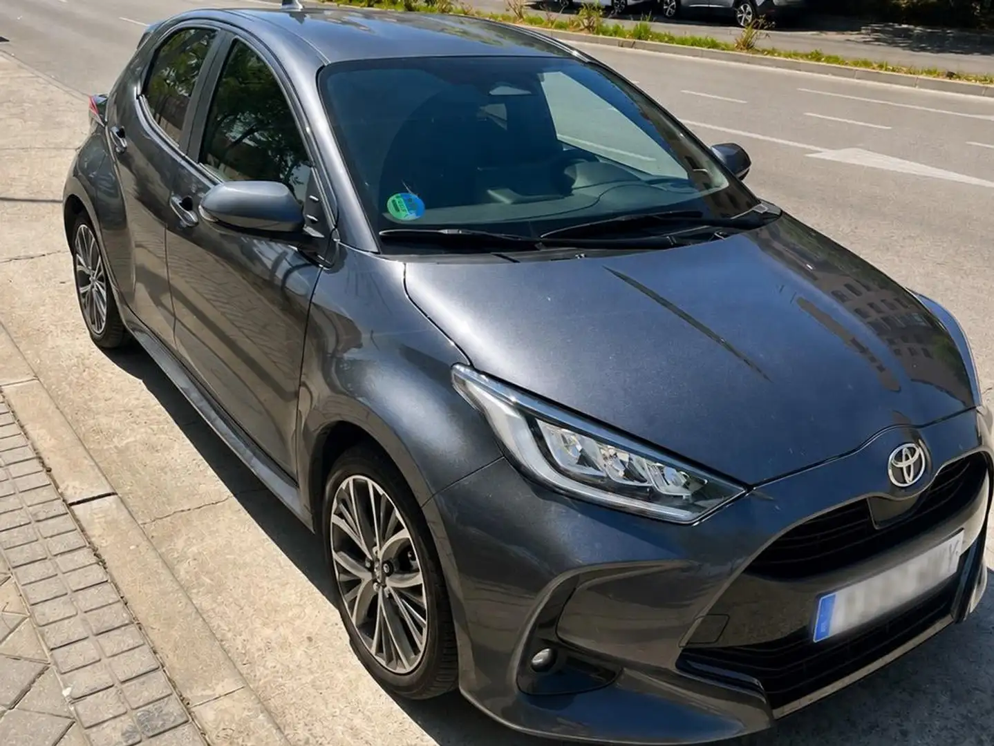 Toyota Yaris Yaris 120H 1.5 Style Style Gris - 1