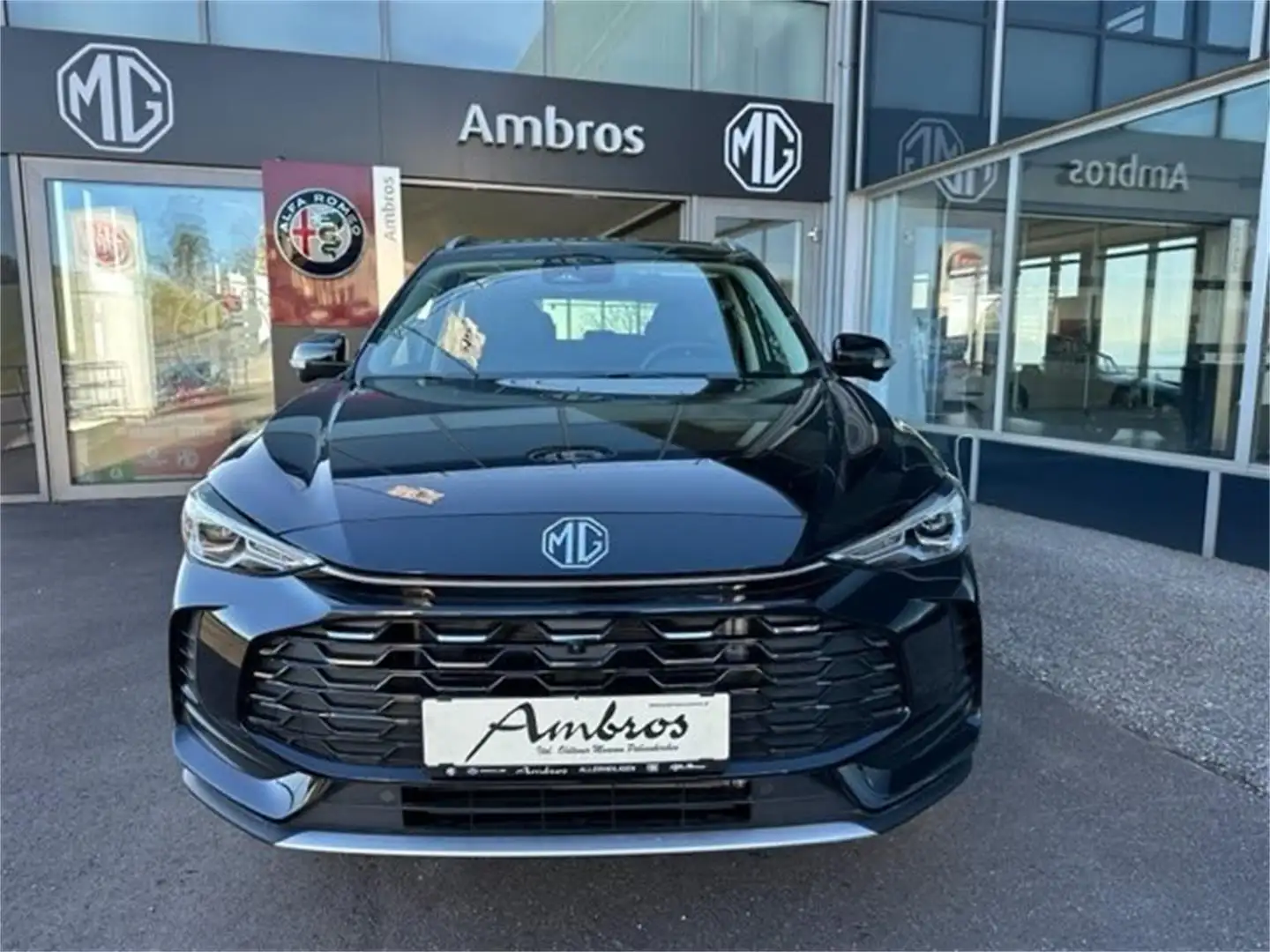 MG ZS + 1,5 MT Deluxe Schwarz - 2