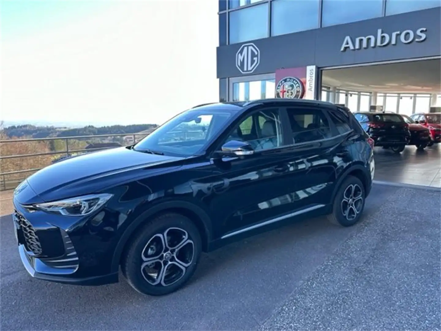 MG ZS + 1,5 MT Deluxe Schwarz - 1