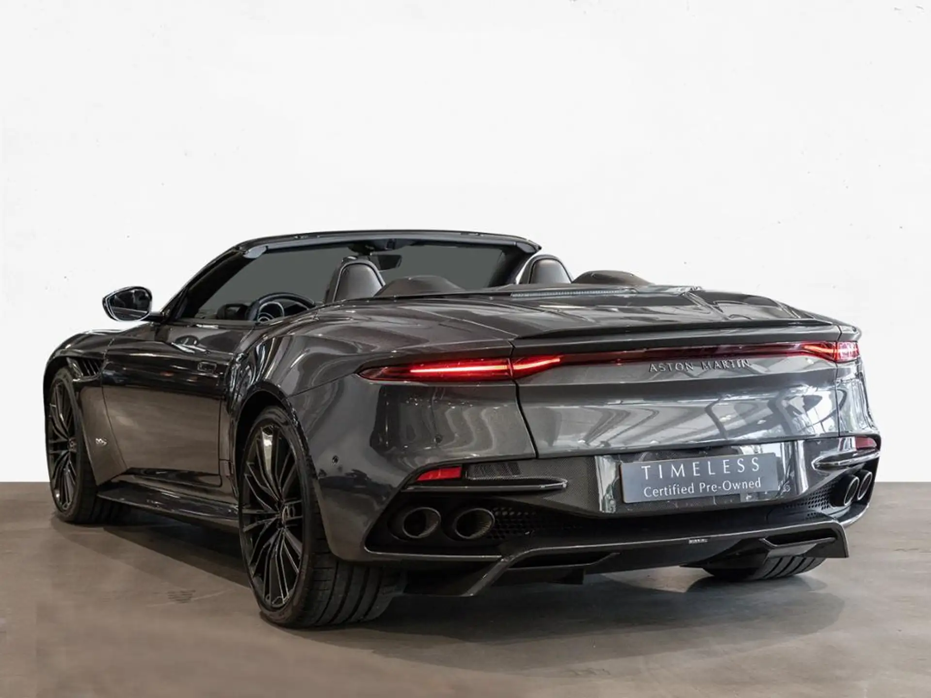 애스턴마틴 DBS Coupe 2019 건메탈 사진 3
