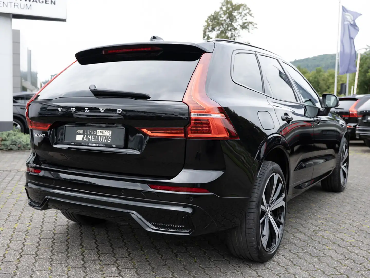 Volvo XC60 B5 AWD Plus Dark KAMERA FACEL. LED PANO Schwarz - 2