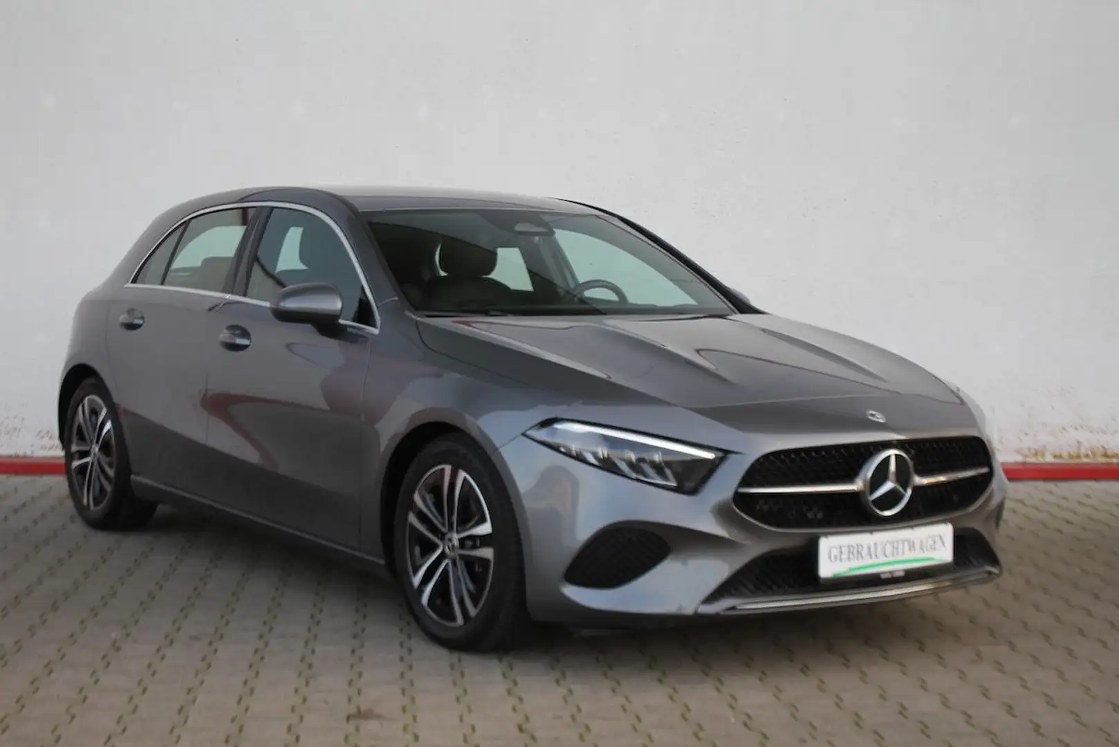 Mercedes-Benz A 180 d 8G Progressive Line Urban WideScreen 458 Grau - 1