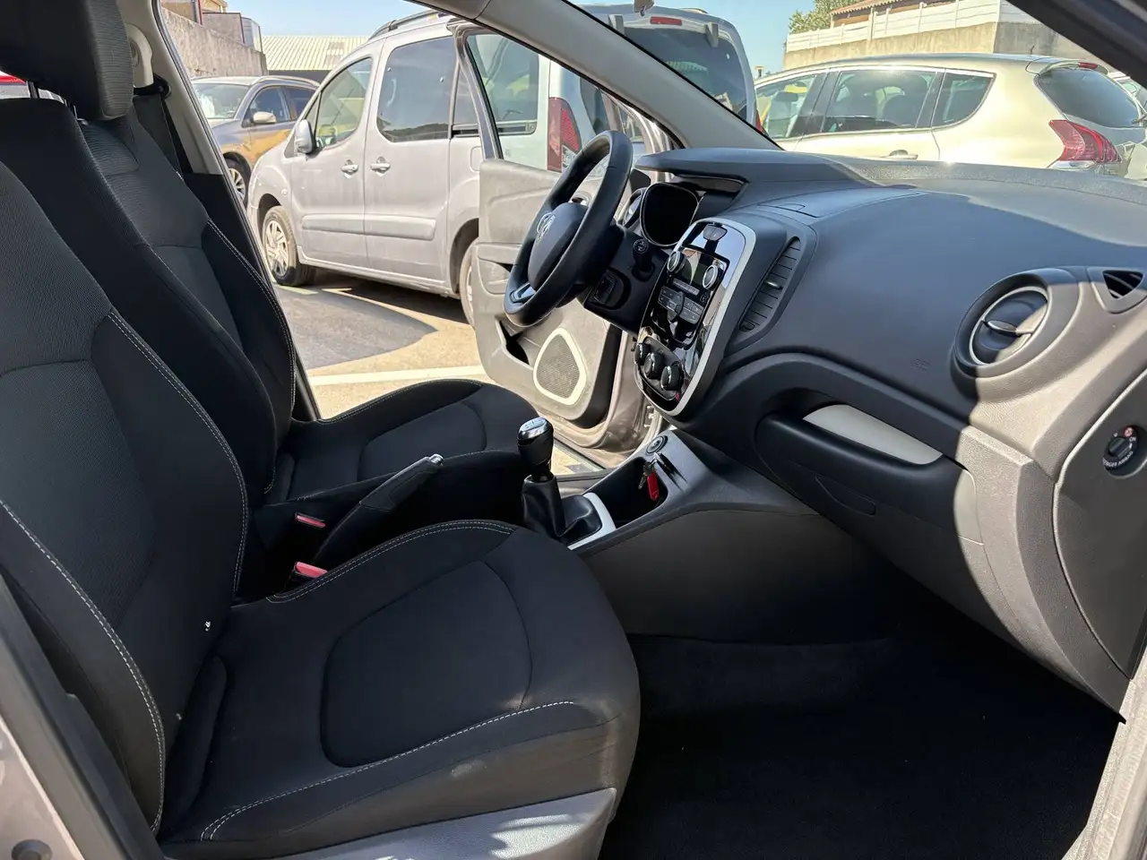 Renault Captur — photo 5