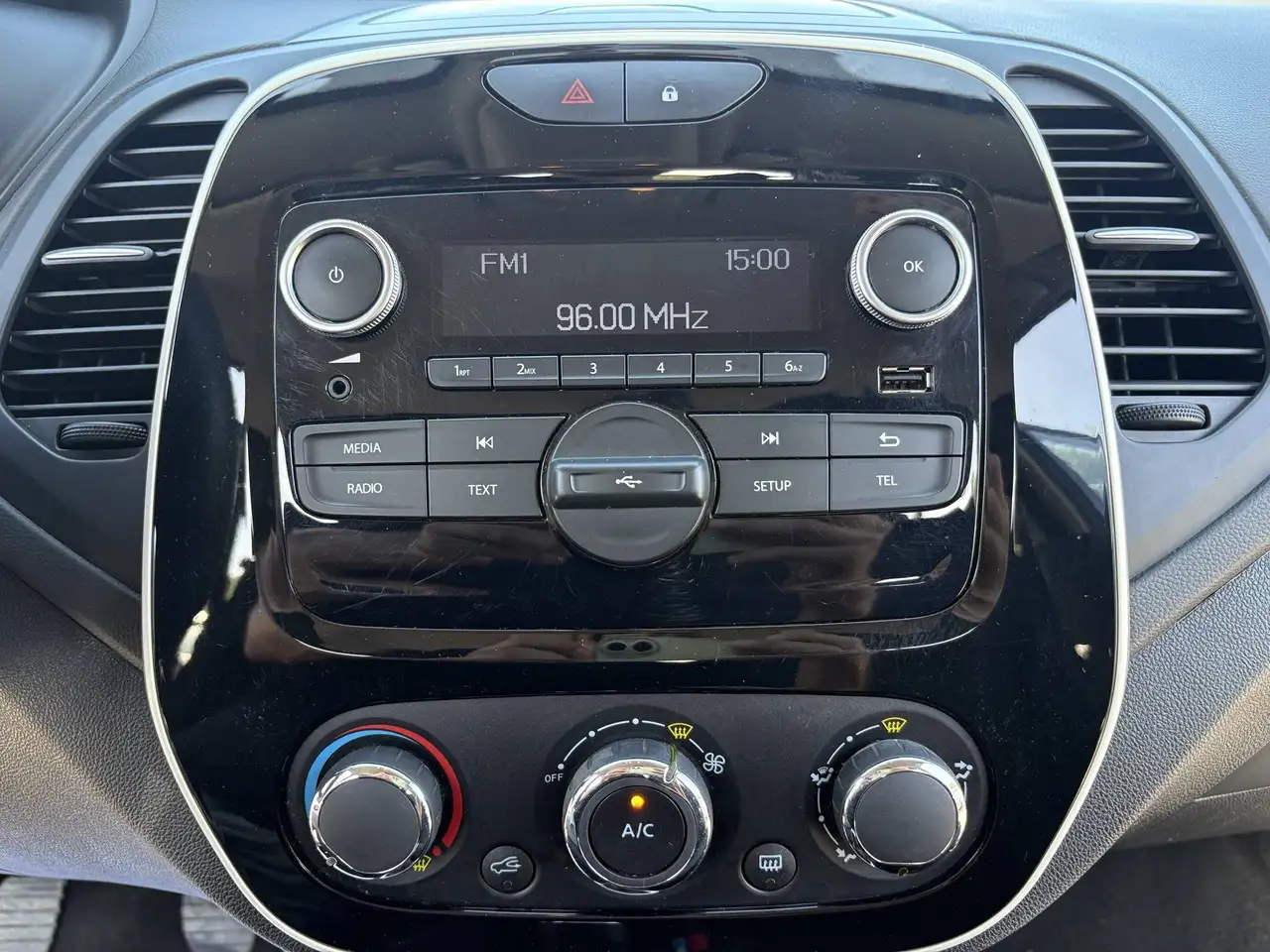 Renault Captur — photo 15