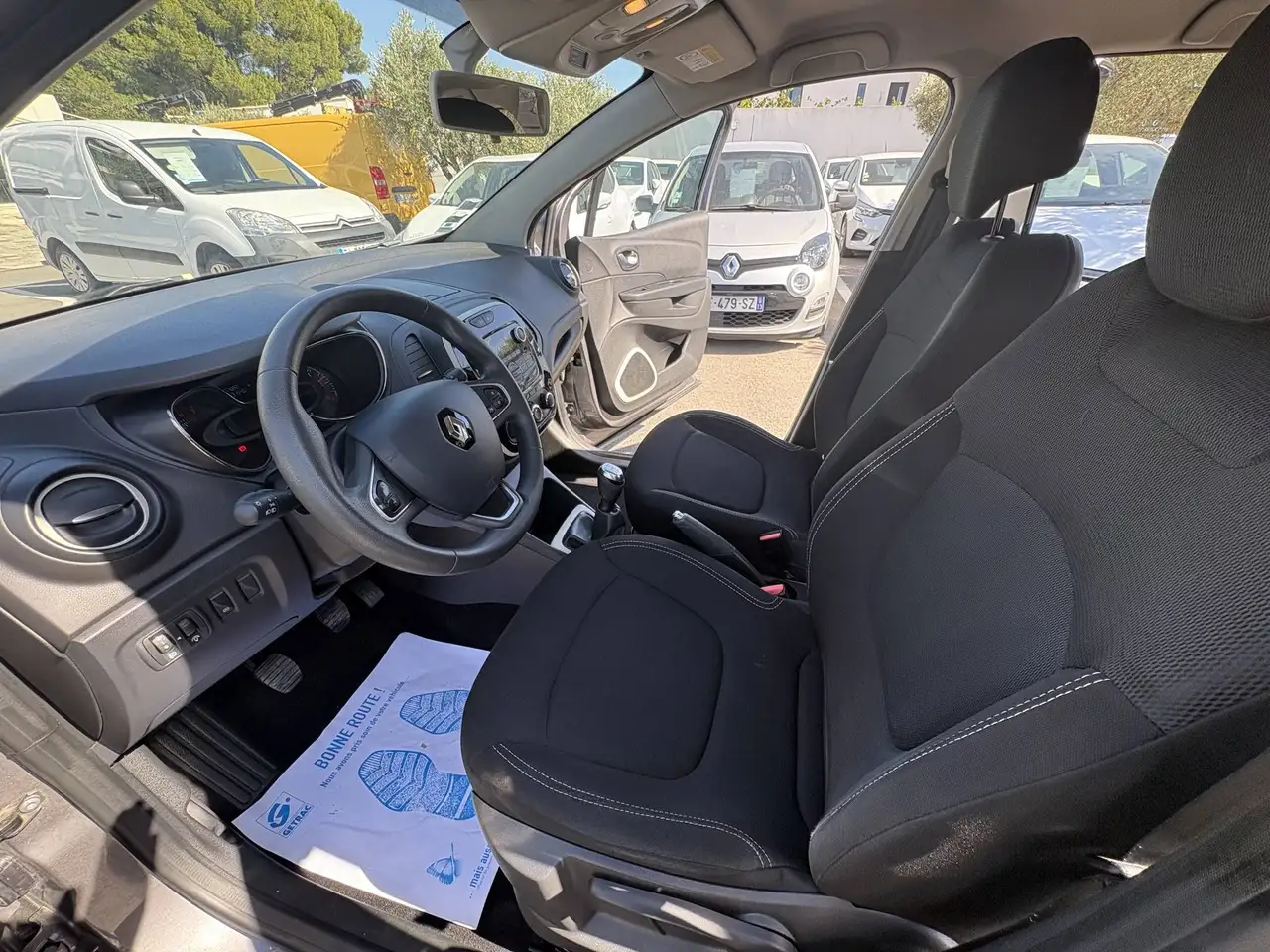 Renault Captur — photo 11