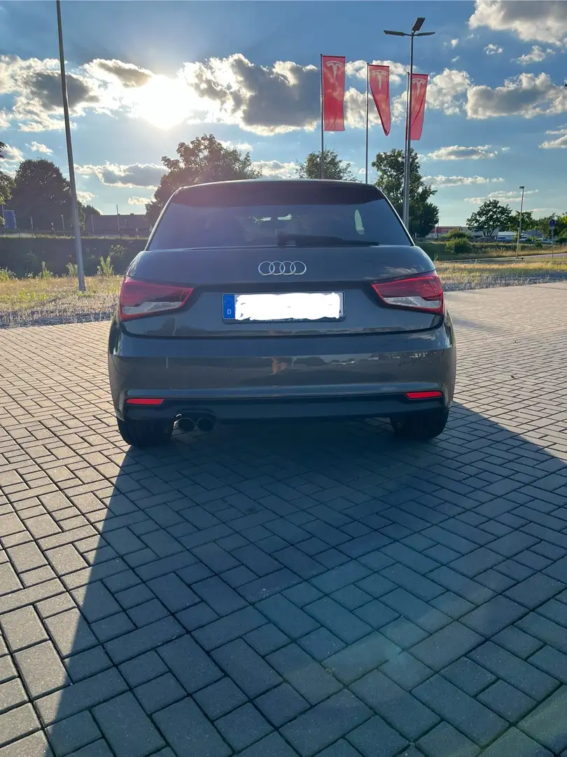 Audi A1 sport *TÜV & SERVICE NEU* Braun - 1