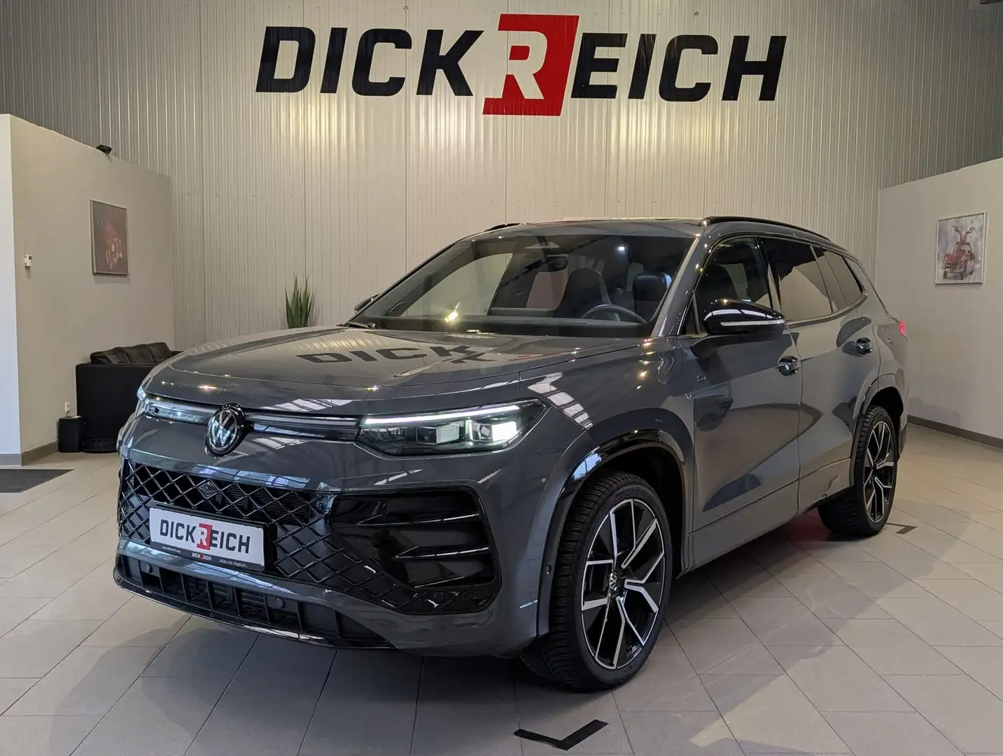 Volkswagen Tayron 2.0TDI 4M R-Line Launch Pano Black AHK 20 Gris - 1