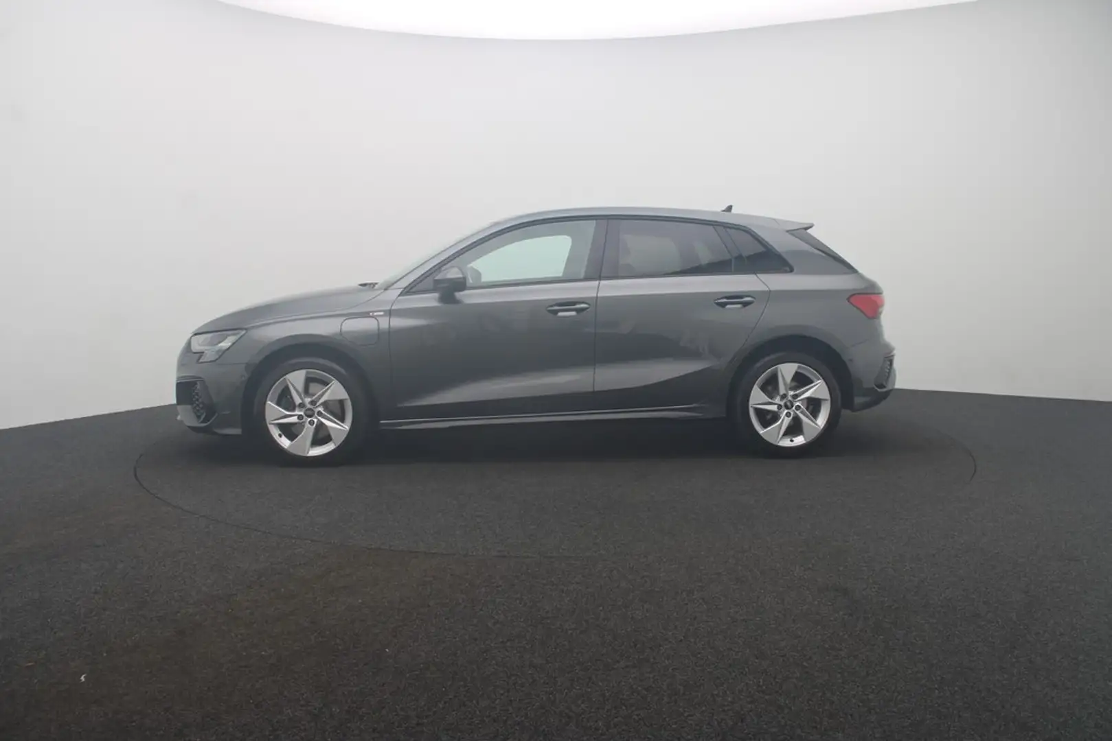 Audi A3 Sportback 40 TFSI e S line Virt.Cockpit Klima Gris - 2