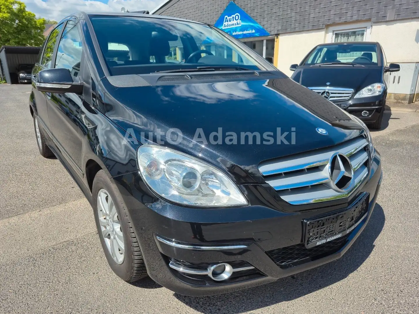 Mercedes-Benz B 180 Autotr 2.Hand Aktiver Parkassistent 70tkm Noir - 2