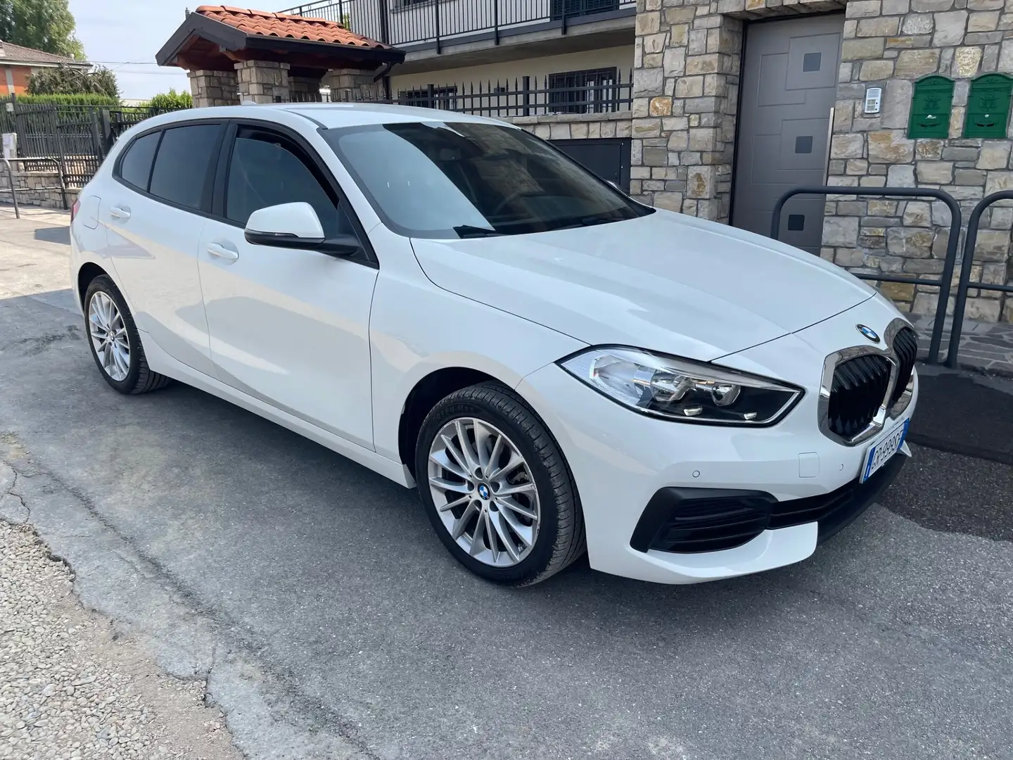 BMW 116 116d Business Advantage OK Neopatentato Bianco - 2