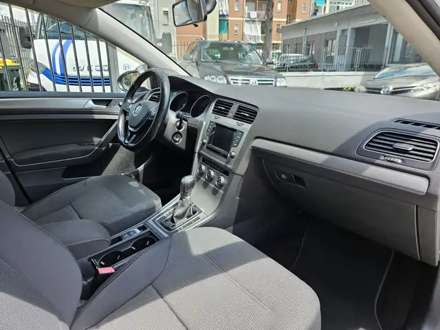 Volkswagen Golf view 11