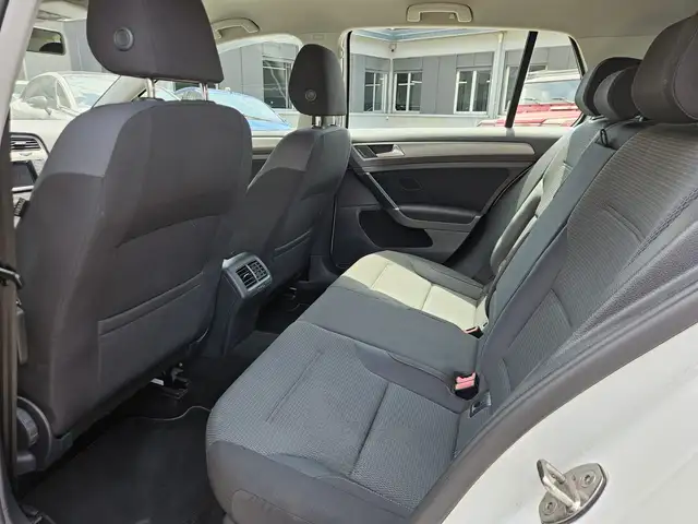 Volkswagen Golf view 9