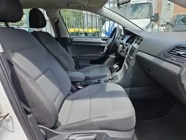 Volkswagen Golf view 12