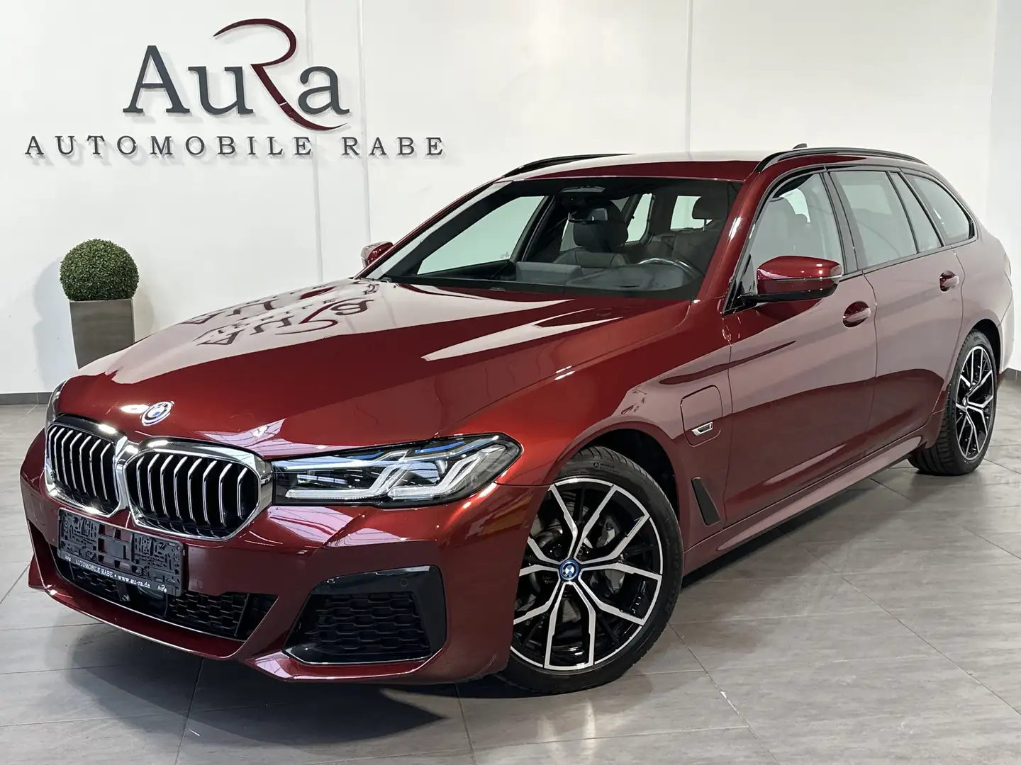 BMW 530 Touring xDrive M-Sport NAV+LED+AHK+HEAD-UP Rot - 1