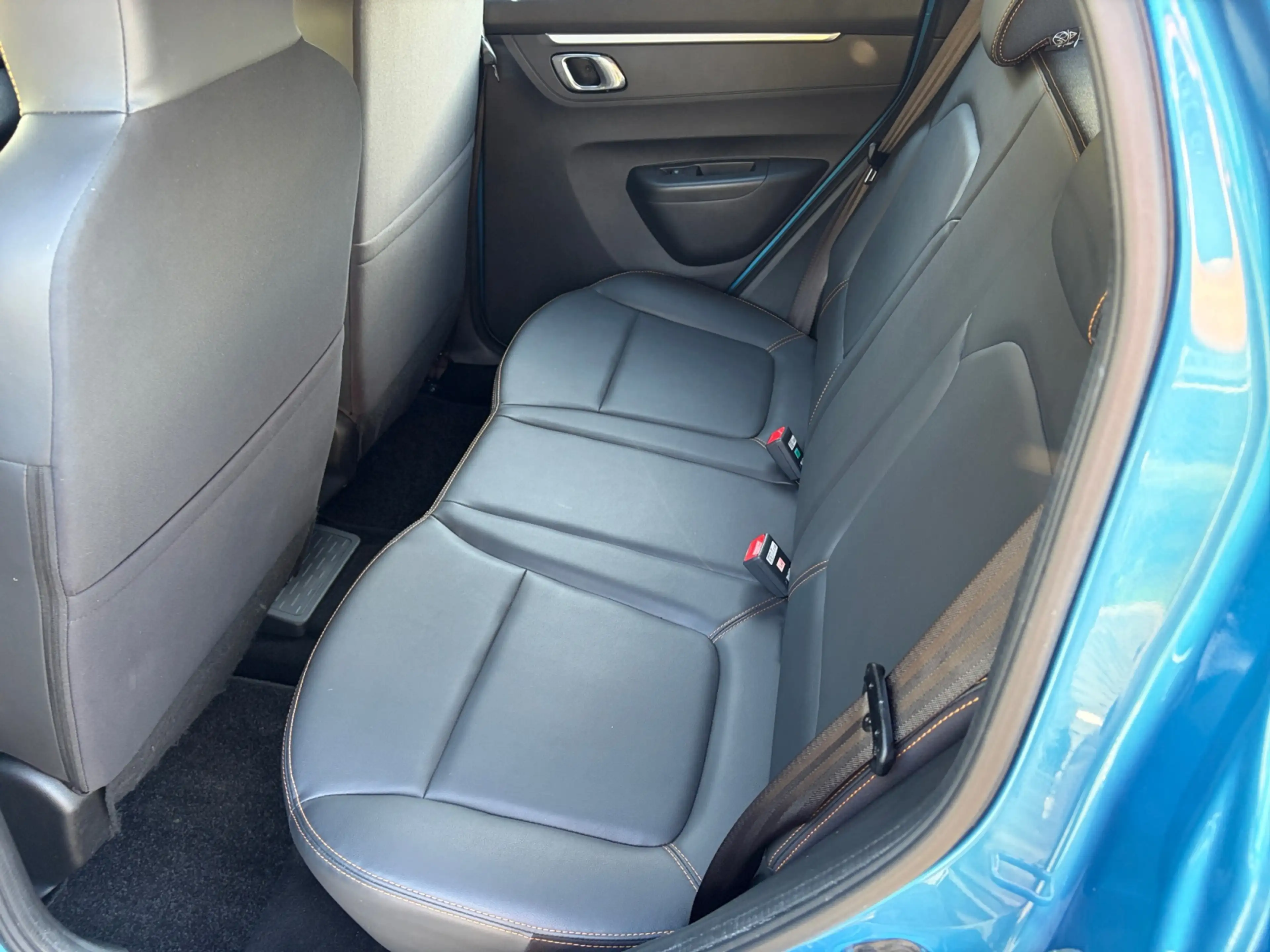 Dacia Spring Comfort Plus (Orange Pack) 27 kWh | Automaat | Air — photo 6