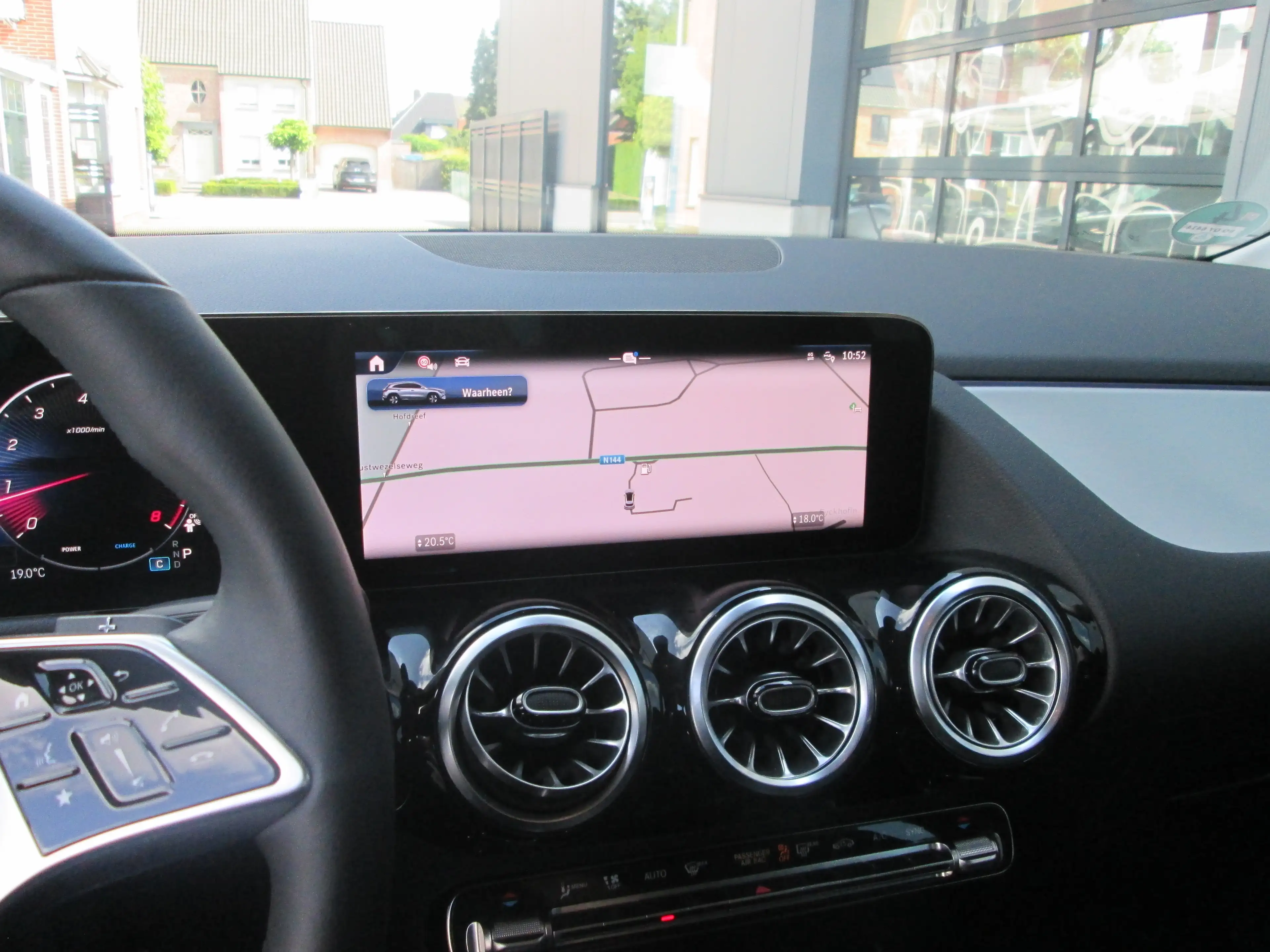Mercedes-Benz GLA 200 DISTRONIC MEMORY — photo 9