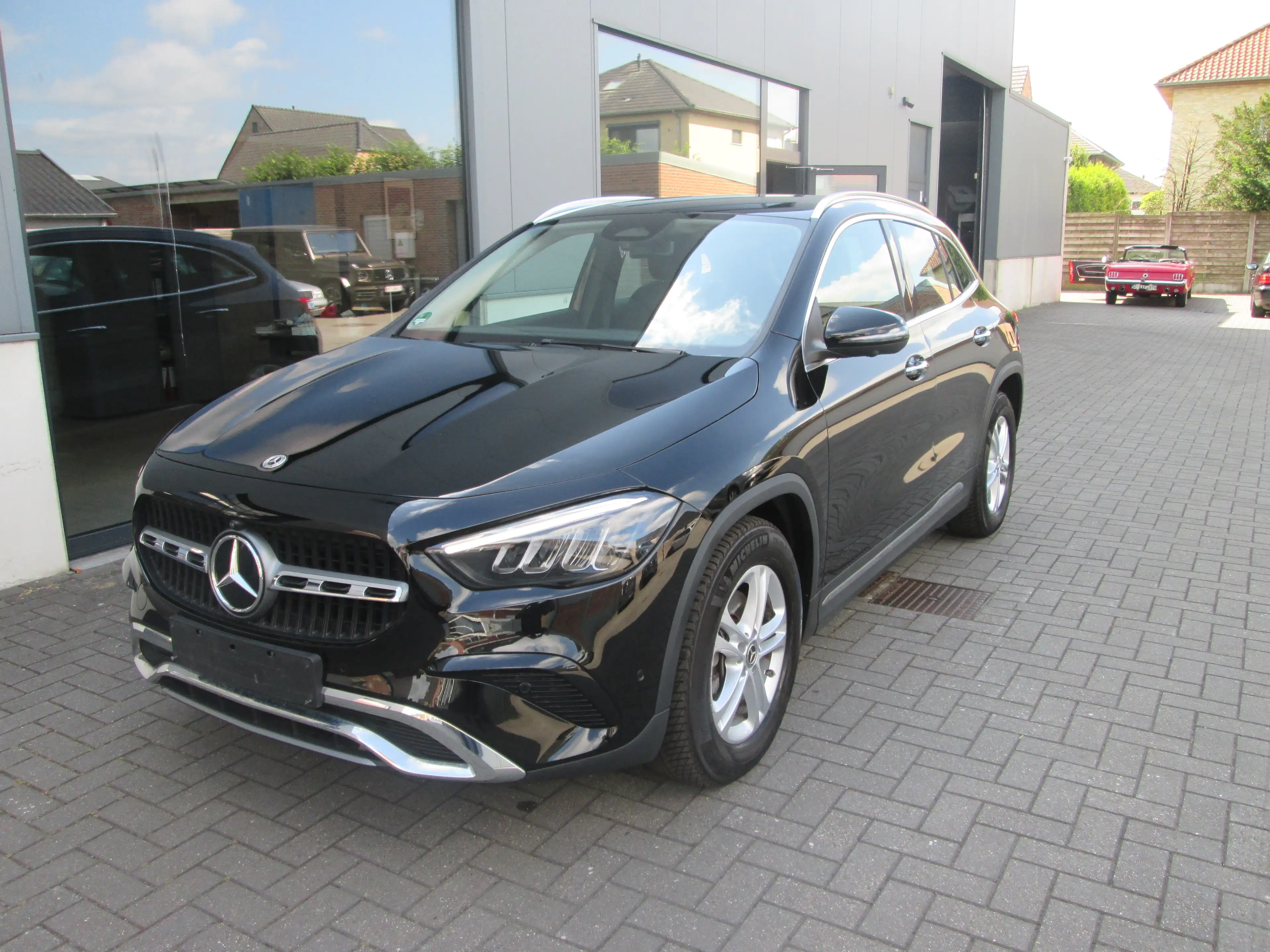 Mercedes-Benz GLA 200 DISTRONIC MEMORY