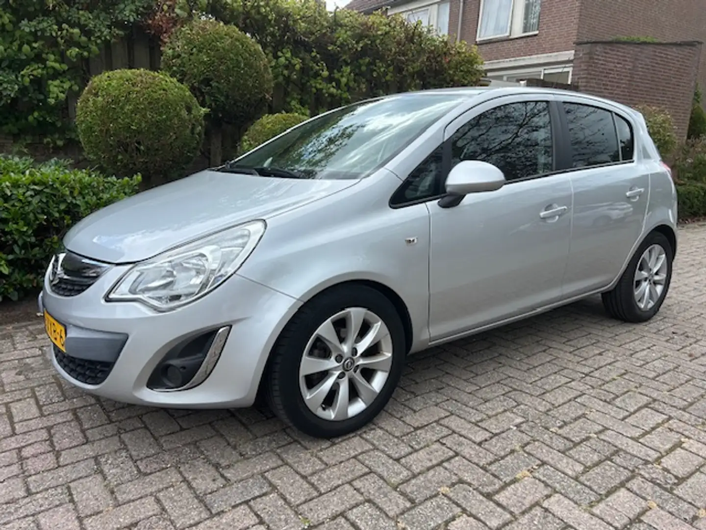 Opel Corsa 1.4-16V Anniversary Edition Airco/ 5 Drs/ Orig NL Gris - 2