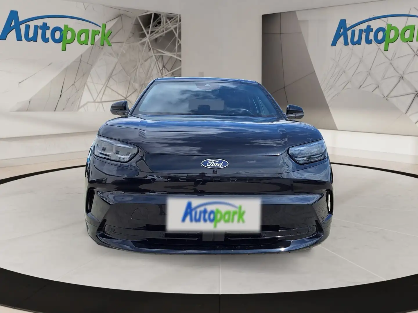 Ford Capri Extended Range RWD Schwarz - 2