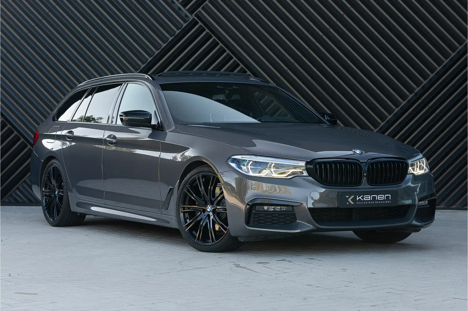 BMW 520 5-serie Touring 520i M Sport Pano Comfortstoel. He Goud - 1