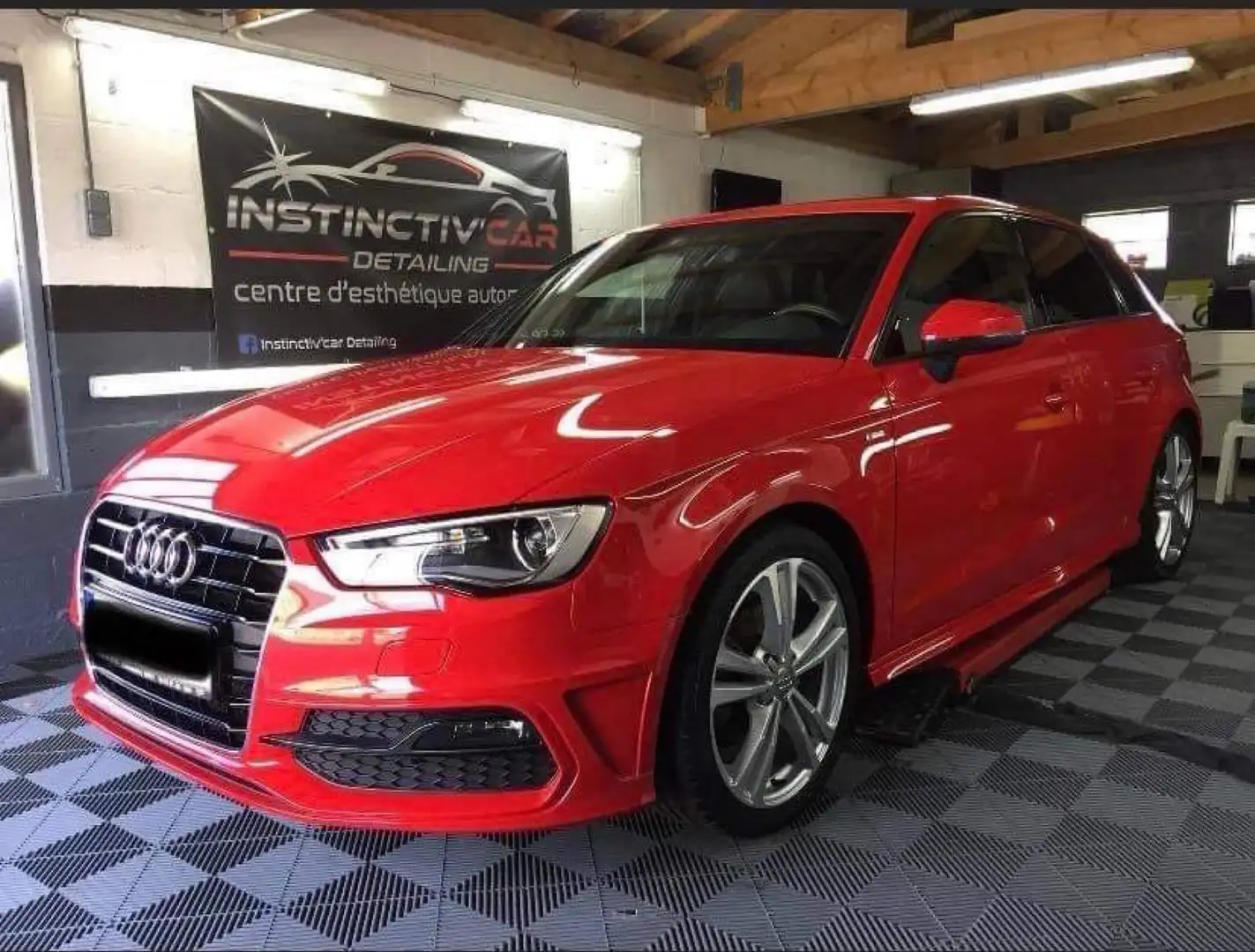 Audi A3 1.6 TDi Attraction Rouge - 2