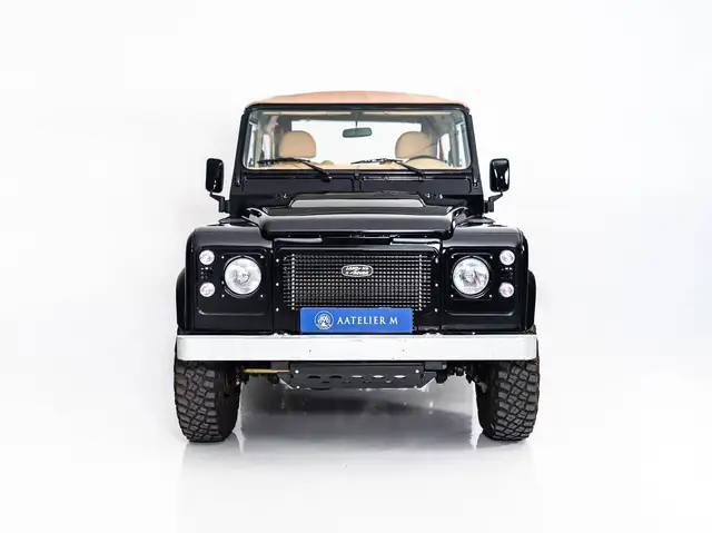 Land Rover Defender view 3