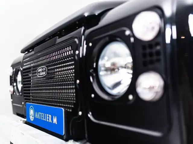 Land Rover Defender view 5