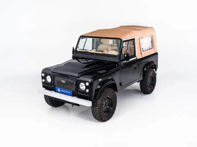Land Rover Defender view 4