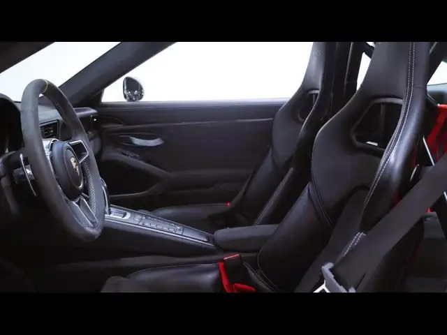 Porsche 911 view 12