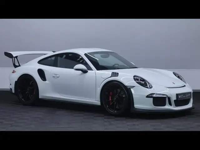 Porsche 911 view 3