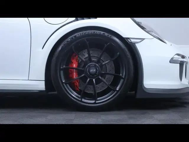 Porsche 911 view 9