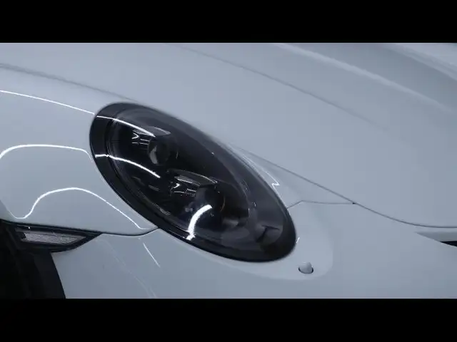 Porsche 911 view 7
