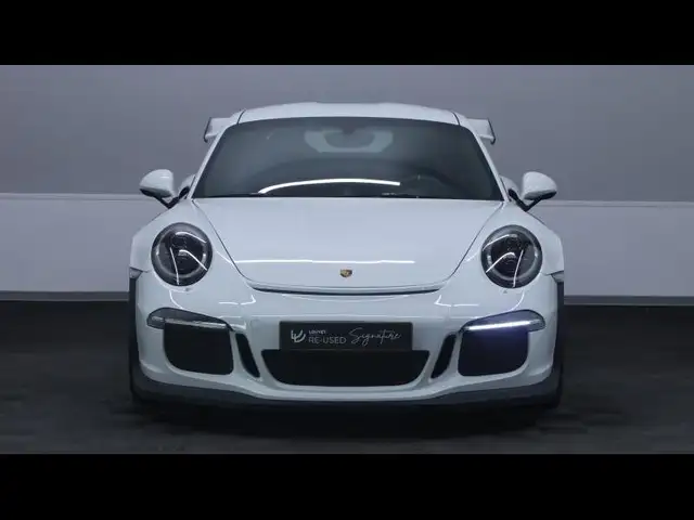 Porsche 911 view 2
