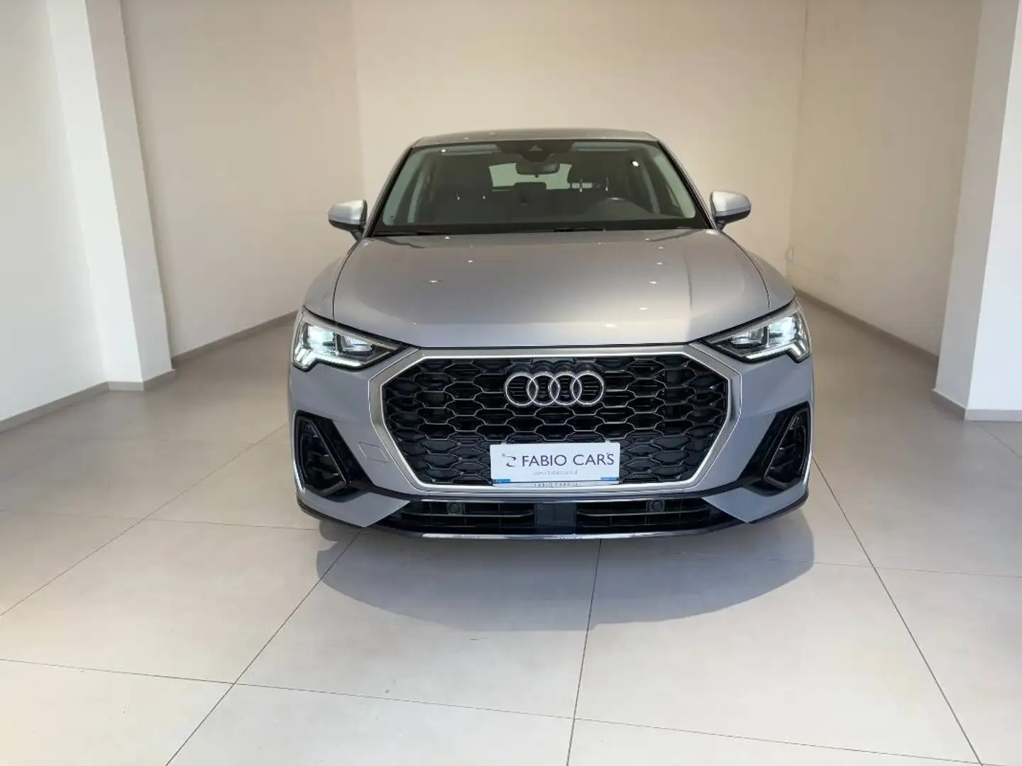 Audi Q3 35 2.0 tdi Business Plus s-tronic Grigio - 2