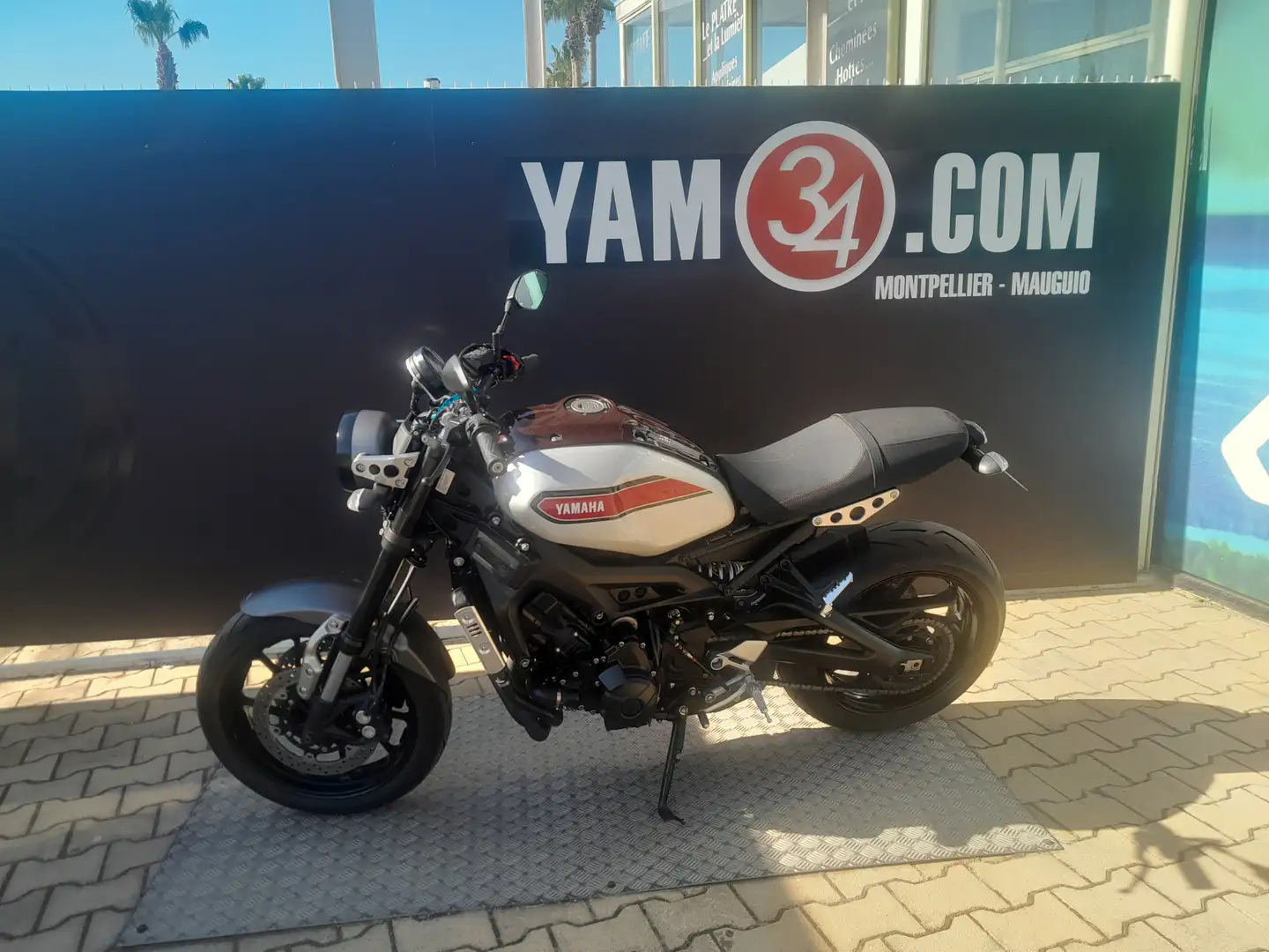 Yamaha XSR 900 Gris - 1