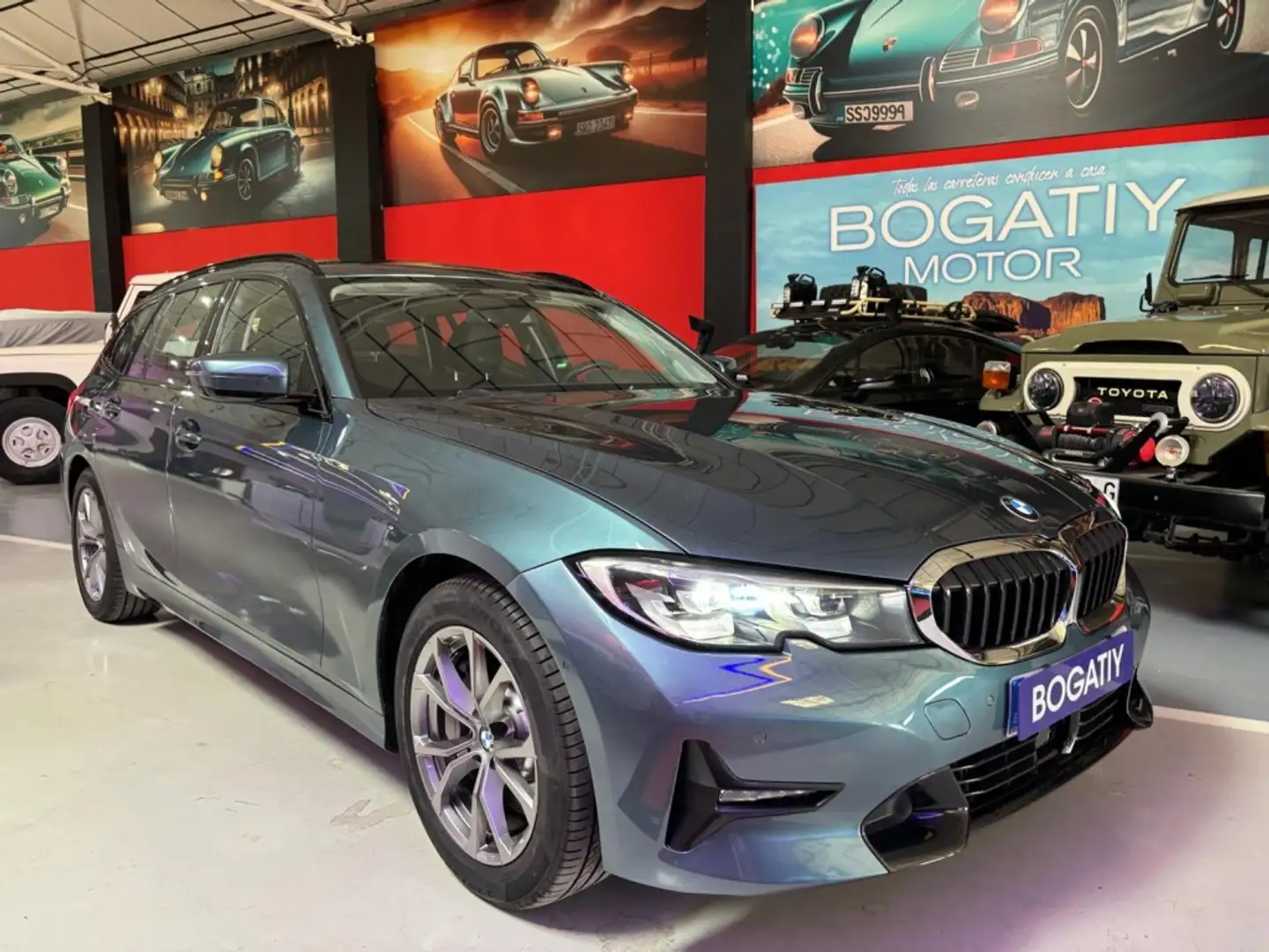 BMW 330 330iA xDrive Touring Azul - 1
