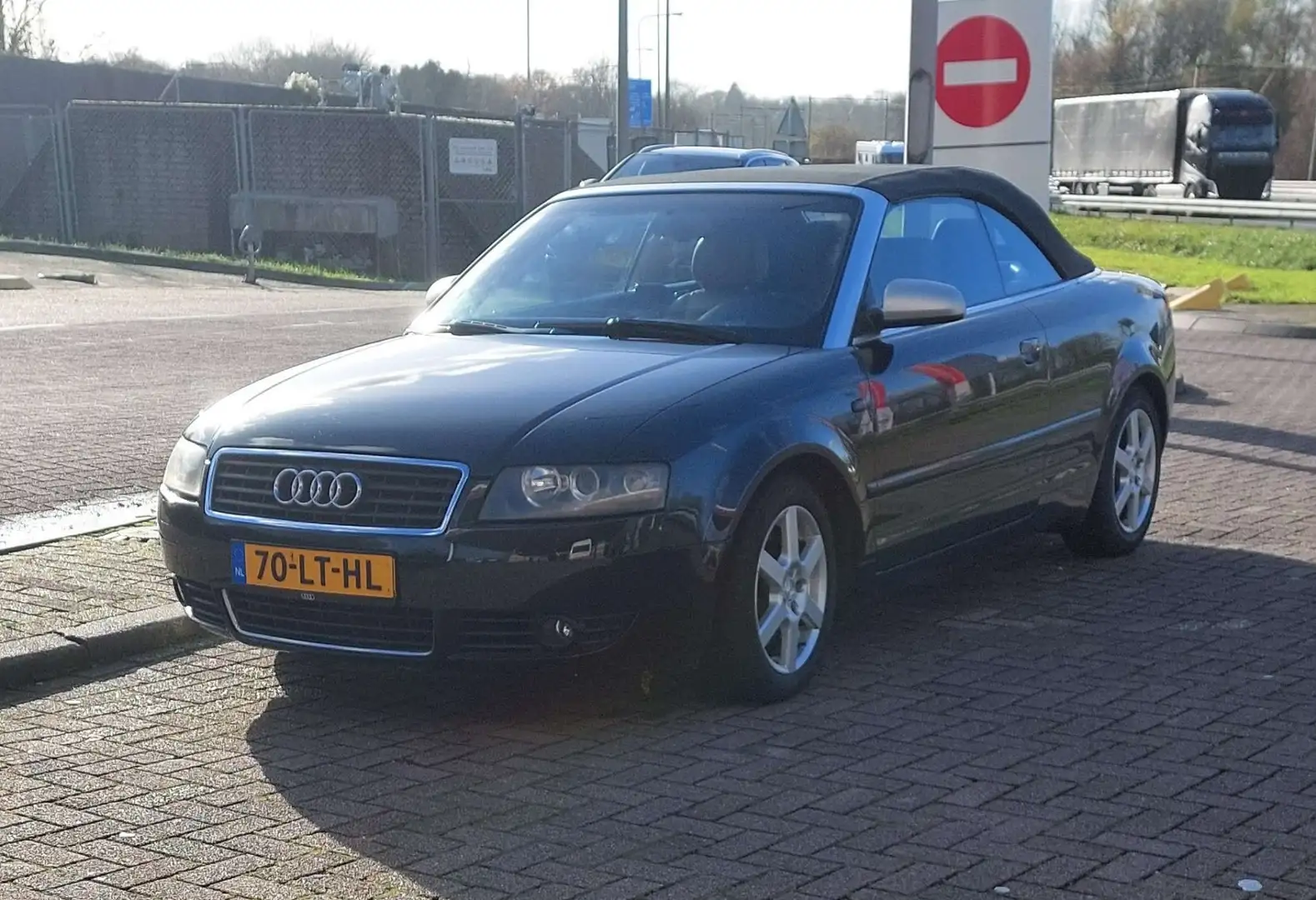 Audi A4 A4 2.4 V6 Cabrio Export Zwart - 1