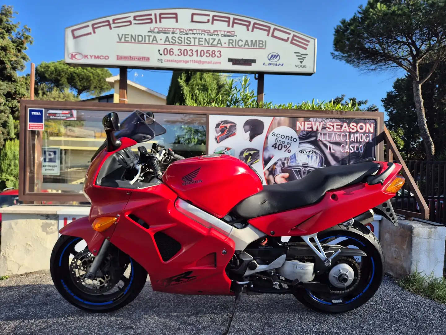 Honda VFR 800   BLACK FRIDAY Piros - 2