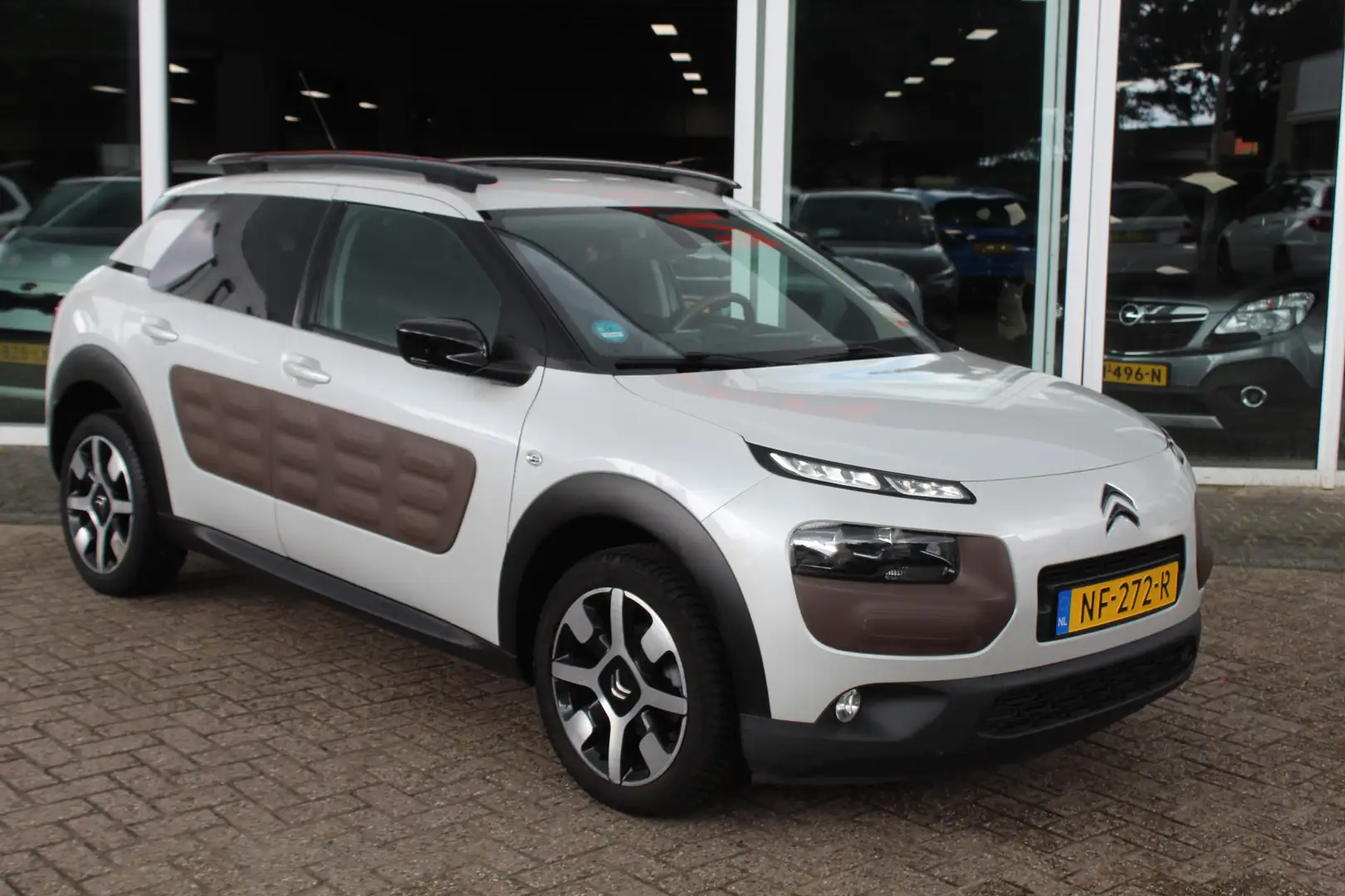 Citroen C4 Cactus 1.2 PureTech Shine//Navi//Camera!! Wit - 2